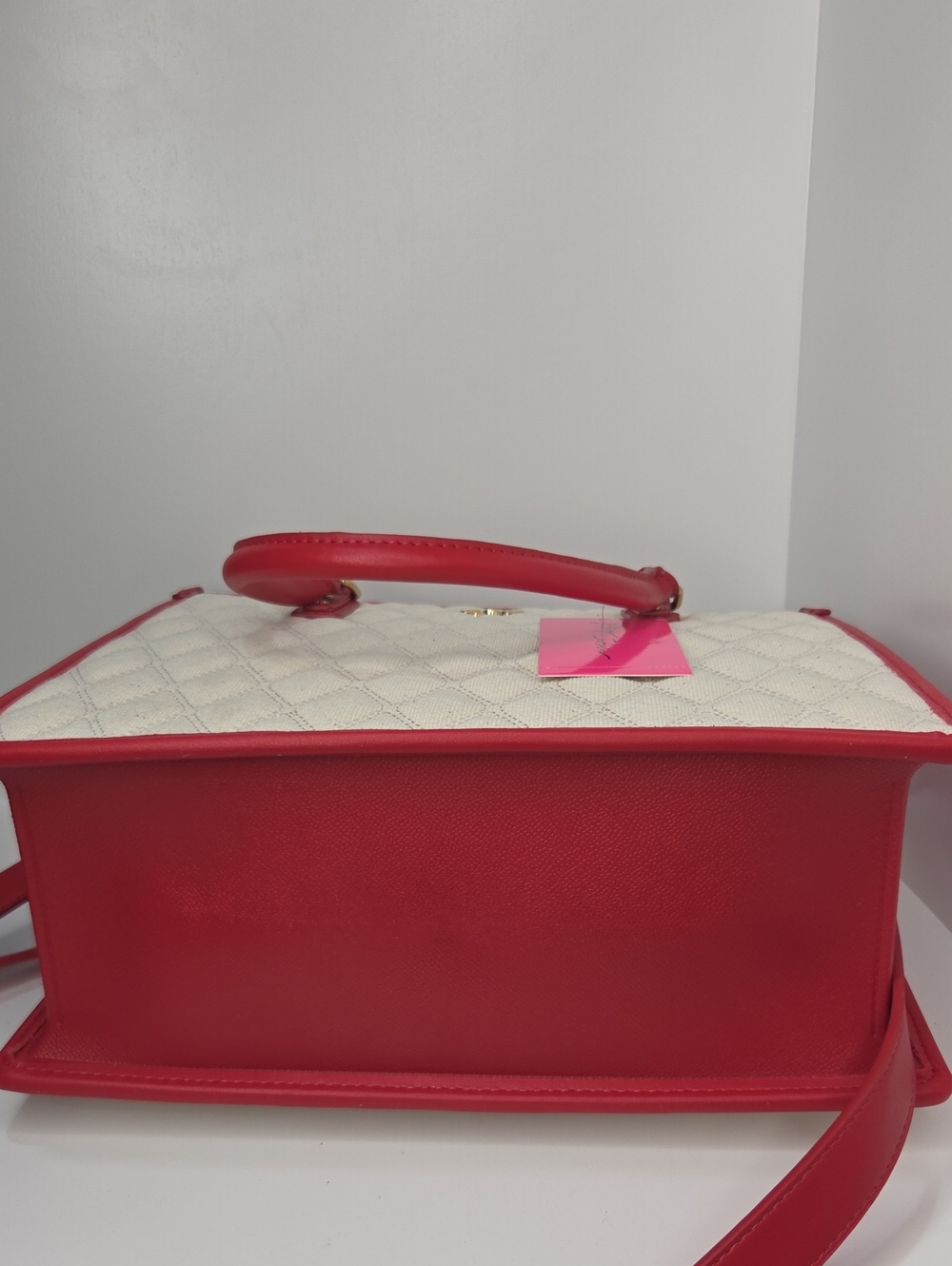 ❤️▪️Betsey Johnson ▪️Xolala Red Quilted Canvas Tote with Red Trim - Picture 9 of 10